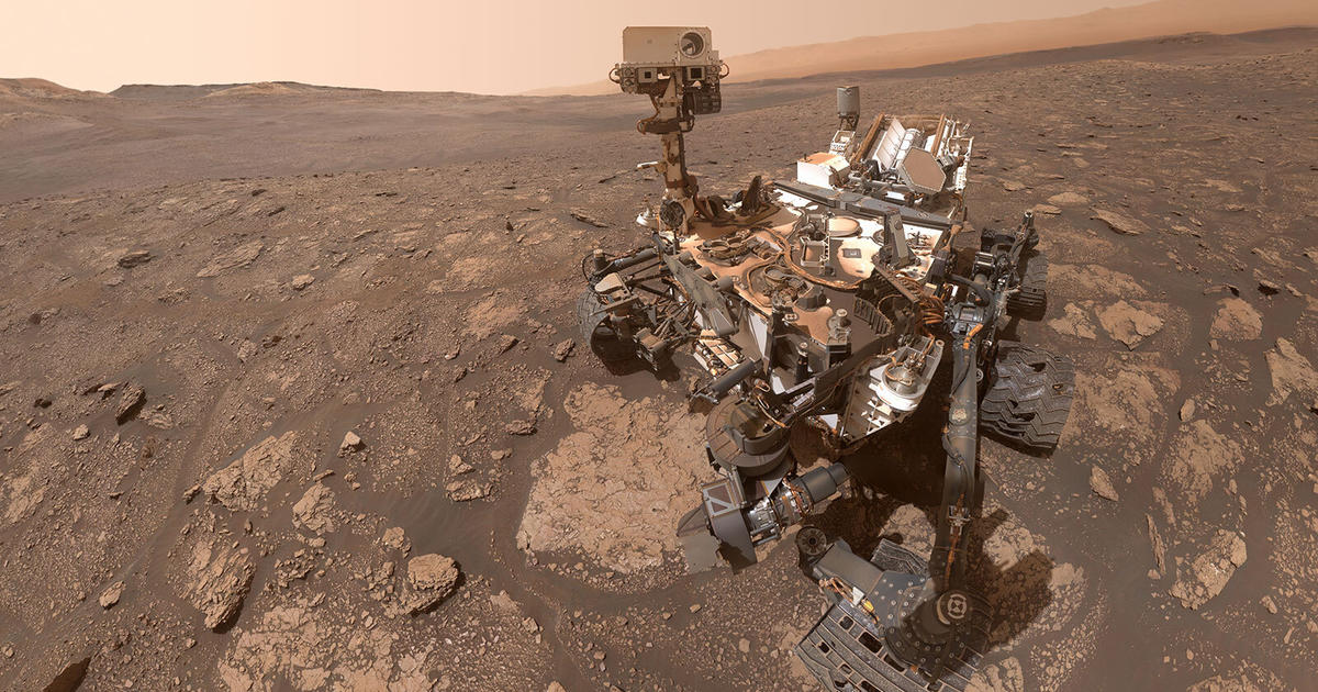 NASA's Curiosity spacecraft celebrates 3,000 days on Mars with a stunning panorama of the planet