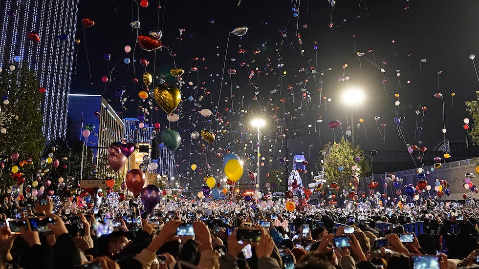 Photos show Wuhan, which was once the epicenter of the epidemic, crowded with New Year's celebrations.