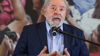 Bresil: lula laisse entrevoir une candidature en 2022, attaque le bilan de bolsonaro[reuters.com]