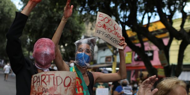 Manifestations au bresil contre la gestion du covid par bolsonaro[reuters.com]