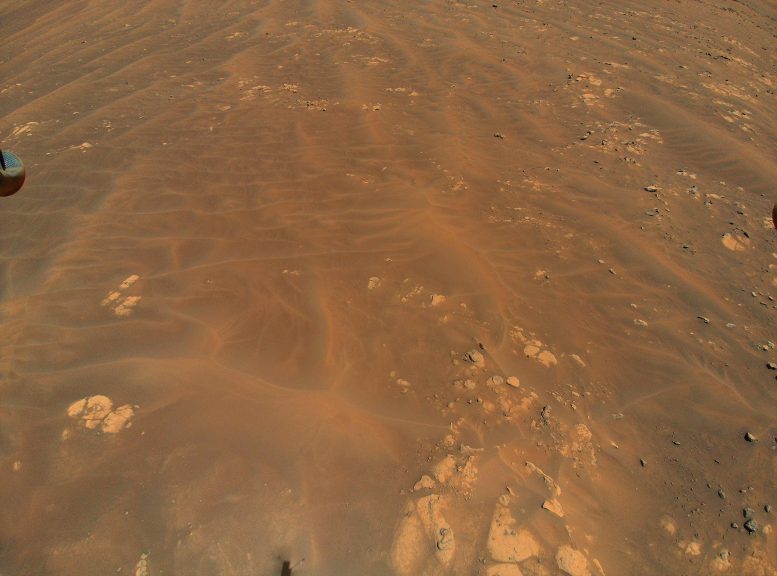 Dunas de areia e rochas de Marte