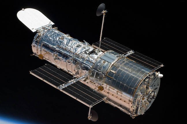 A NASA repara o Telescópio Espacial Hubble com uma unidade de fonte de alimentação de reserva, computador de carga útil • LOG