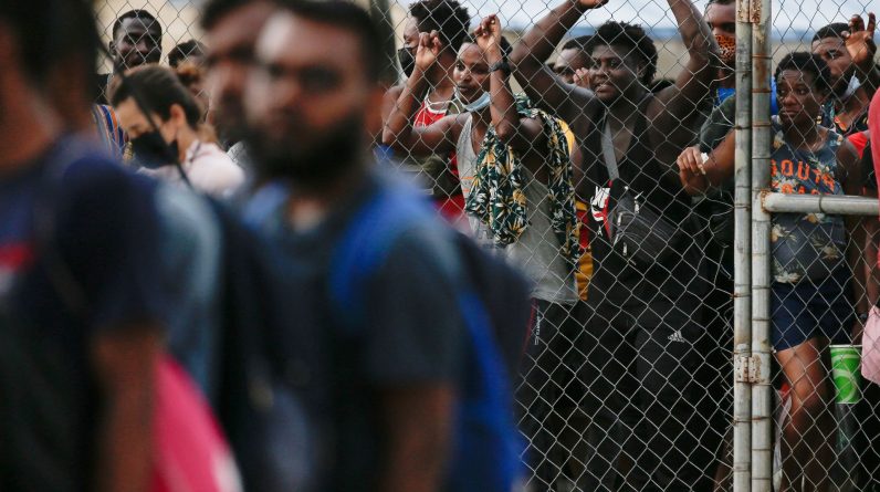 Colômbia |  Os novos regulamentos.  Cerca de 650 imigrantes, principalmente haitianos, estão "autorizados a cruzar a fronteira entre o Panamá e a Colômbia diariamente para continuar seu caminho para ... os Estados Unidos".