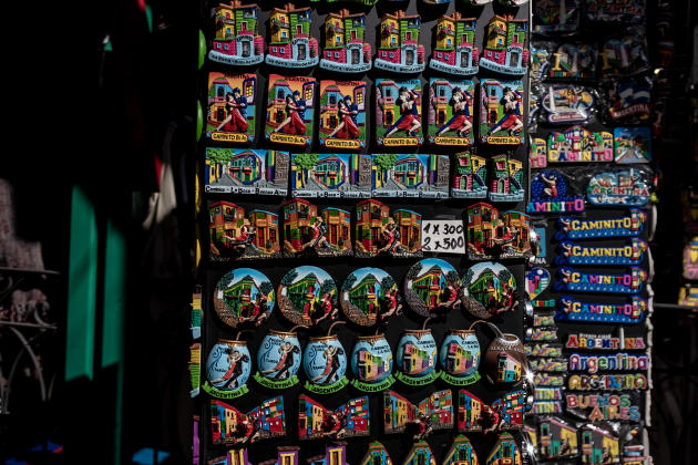 Em uma loja de souvenirs em La Boca, Buenos Aires, Argentina, em 12 de agosto de 2021.