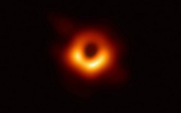 Fusão rara de três buracos negros supermassivos detectados por astrofísicos indianos