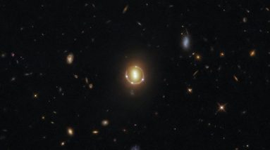 Hubble captura o incrível ‘anel de Einstein’ para dar um zoom nas profundezas do universo