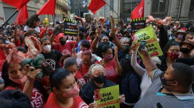 Manifestação na Bolsa de Valores de São Paulo contra a desigualdade