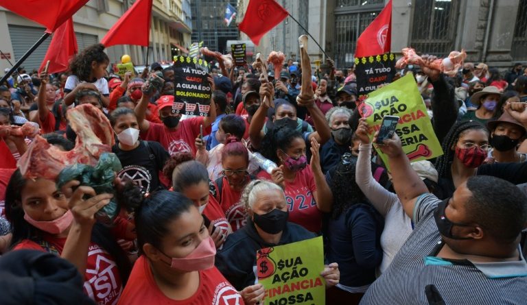 Manifestação na Bolsa de Valores de São Paulo contra a desigualdade