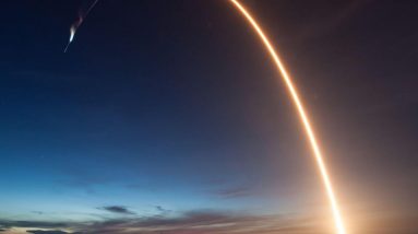 A espaçonave Dragon da SpaceX causou um boom sônico na Flórida após mergulhar no Atlântico, dizem os residentes