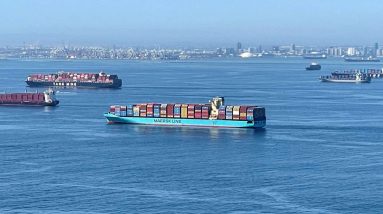 “No porto de Los Angeles, há marinheiros esperando”