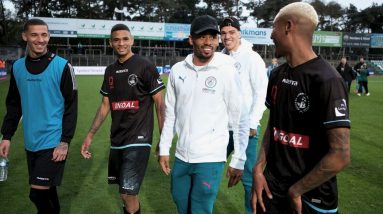 Gabriel Jesus e Ederson começam a partida