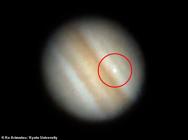 Astrônomos japoneses capturaram imagens de um possível impacto em Júpiter, pouco mais de um mês após um incidente semelhante ter sido observado