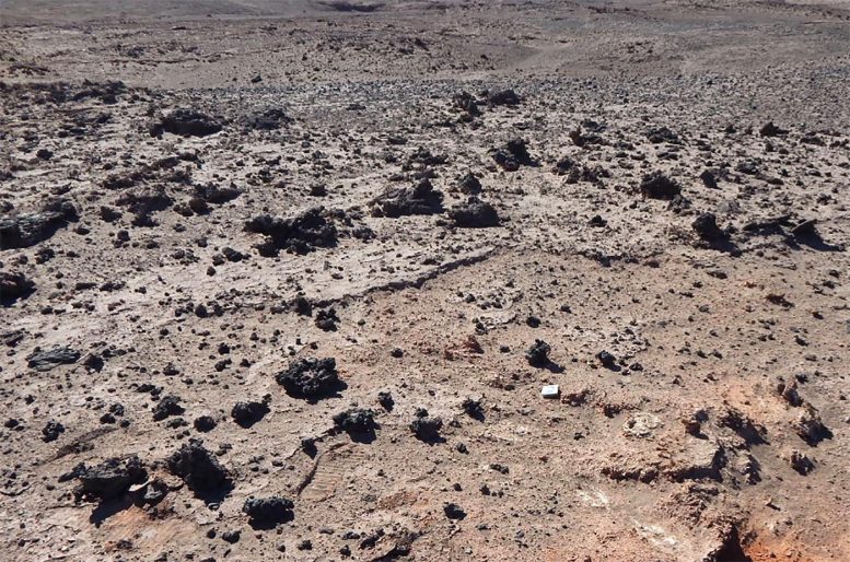 Vidro de silicato escuro do deserto de Atacama