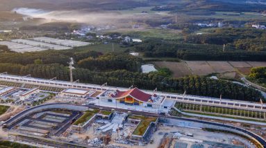 Novo trem chinês coloca Laos no mapa comercial