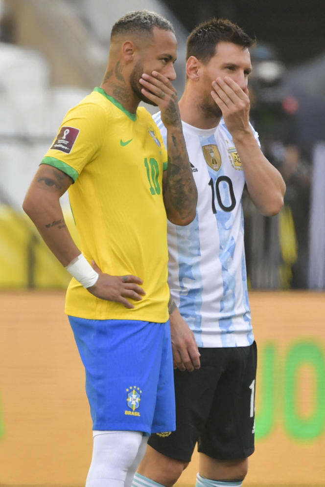 Neymar e Messi antes do encontro Brasil-Argentina em São Paulo, 5 de setembro de 2021.