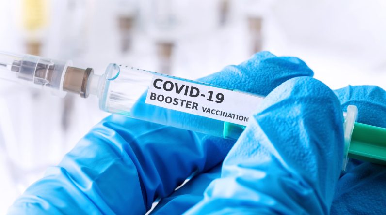 Você pode testar positivo para Covid após uma dose de reforço?  O que significa um teste de fluxo lateral positivo após a vacinação