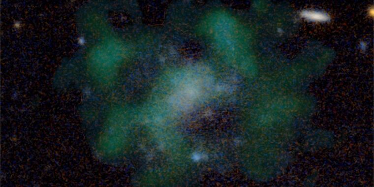 Astrônomos descobrem uma estranha galáxia sem matéria escura