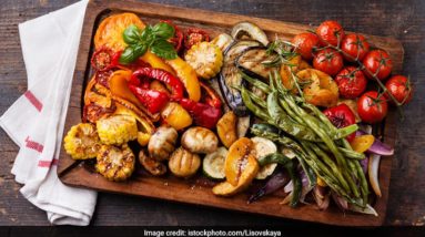 A nutricionista Pooja Mikhija mostra como comer suas refeições na ordem certa