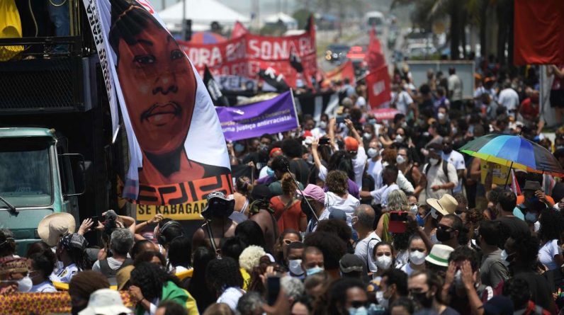 Au Brésil, des centaines de manifestants demandant justice pour un Congolais assassiné