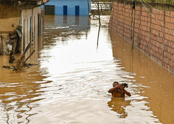 Uma rua em Itapetinga, estado da Bahia, Brasil, em 27 de dezembro de 2021.