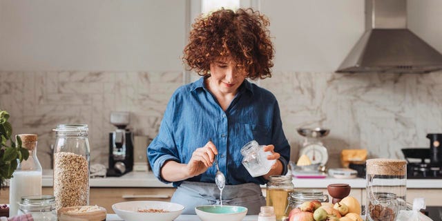 O óleo de coco pode não estar à altura do hype, então pense bem antes de usá-lo na cozinha. 