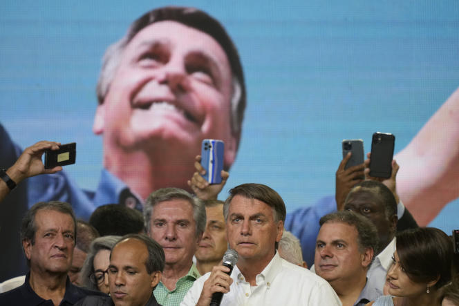 O presidente brasileiro Jair Bolsonaro, candidato à reeleição, durante reunião em Brasília, 27 de março de 2022.