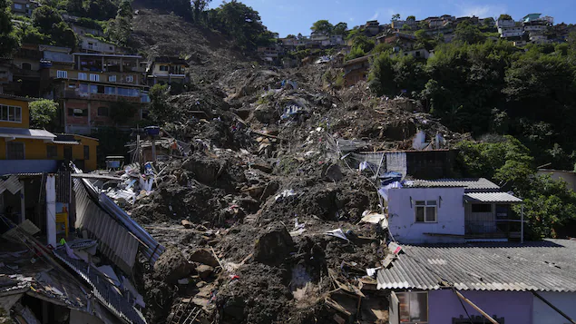 Pelo menos 113 mortos em Petrópolis, inundações no Brasil