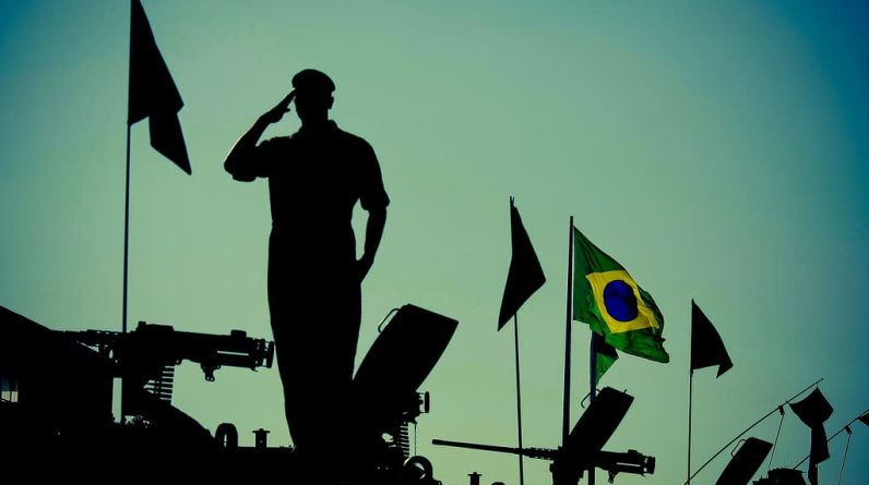 O exército brasileiro em uma grande manobra eleitoral conjunta