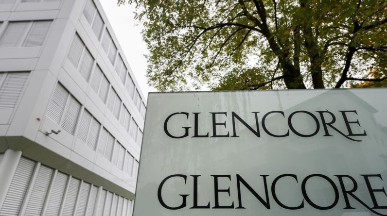 Glencore, acusada de corrupção, assina acordos de mais de um bilhão de dólares - rts.ch