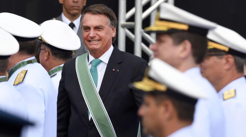 No Brasil, o retorno dos militares à arena política