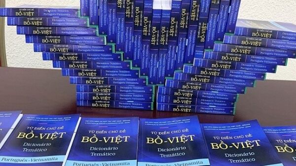 Um dicionário Português-Vietnamita foi introduzido em Hanói