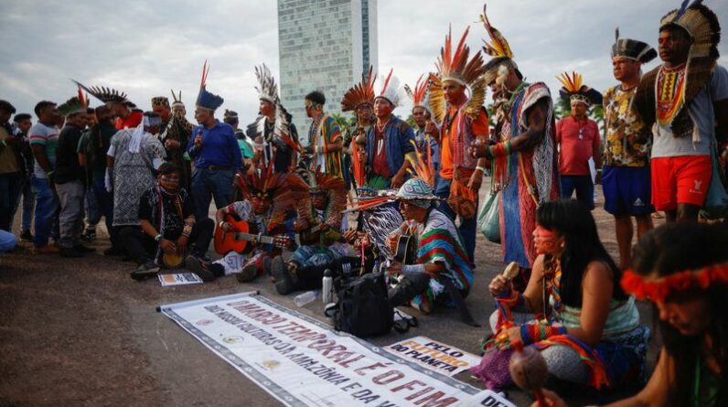La Cour suprême du Brésil devrait rejeter la limitation des revendications foncières des indigènes