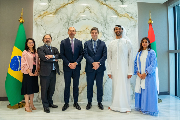 Agência de Notícias Emirates - Emirados Árabes Unidos e Brasil lançam parceria para troca de conhecimento e experiência econômica