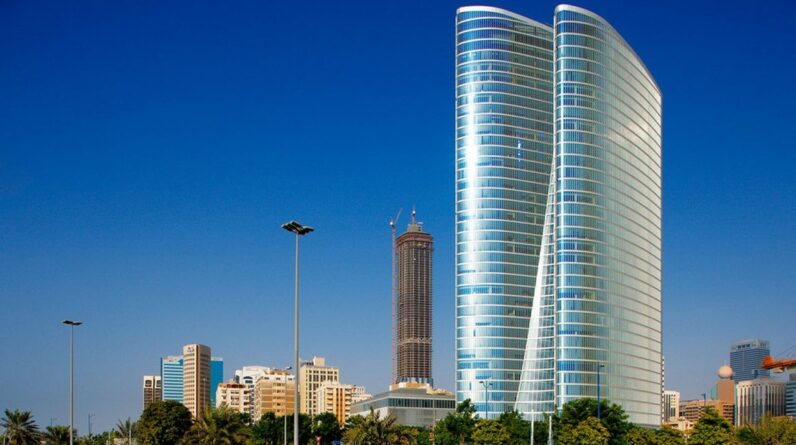 Les fonds souverains, comme ici Adia à Abu Dhabi, exercent une influence grandissante par leurs investissements dans les pays en développement.
