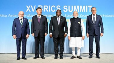 Economia da Copa do Mundo.  Será o novo grupo BRICS uma cura para a crescente polarização global?