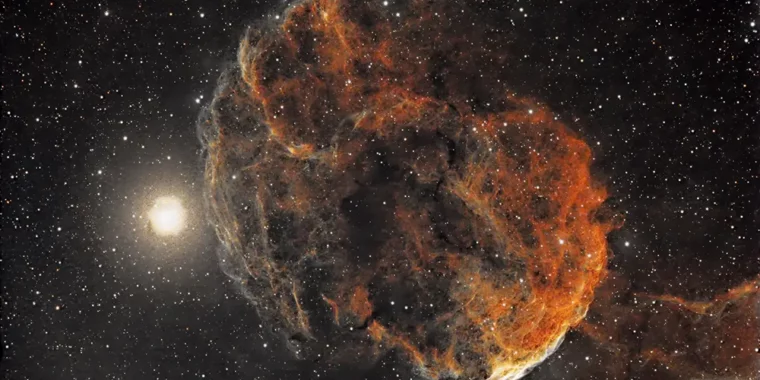 Telescópio Cotidiano: Um Belo Remanescente de Supernova de uma Era Incerta
