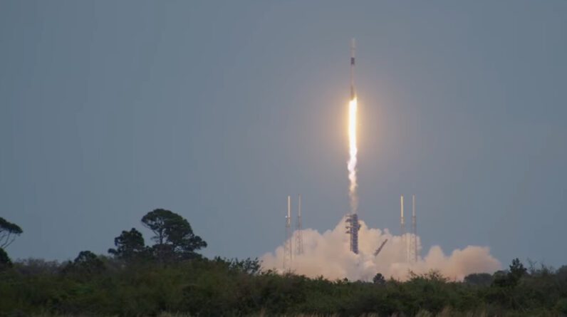 SpaceX lança missão Starlink e se prepara para separar Crew Dragon da Estação Espacial Internacional na segunda-feira – Spaceflight Now