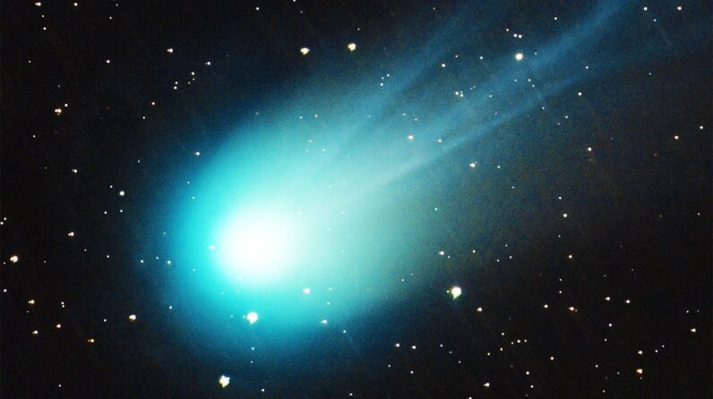 O cometa vulcânico e frio “Mãe dos Dragões” agora pode ser visto da Terra • Earth.com