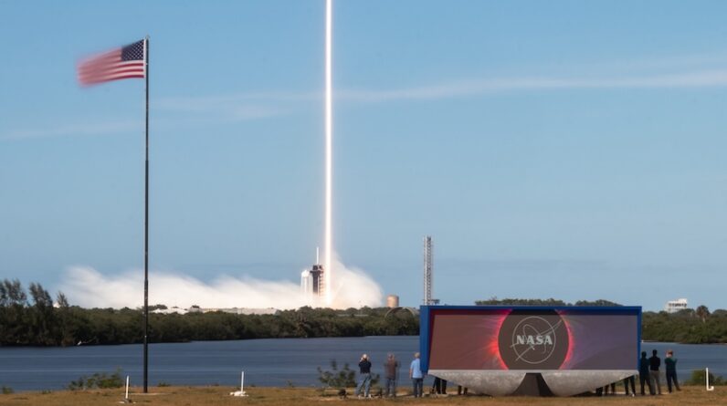 SpaceX lança um foguete Falcon 9 em uma missão Starlink do Centro Espacial Kennedy - Spaceflight Now