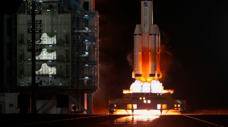 Um avião espacial chinês lança um objeto misterioso em órbita meses após seu lançamento