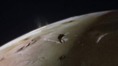 Sonda Juno da NASA detecta nuvens de fumaça acima de lagos de lava na lua de Júpiter