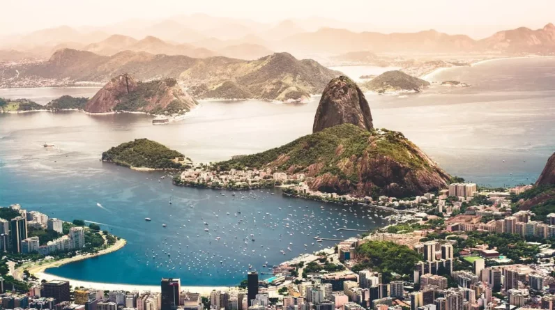 O Brasil restabeleceu a exigência de visto para cidadãos dos Estados Unidos, Canadá, Austrália e Japão
