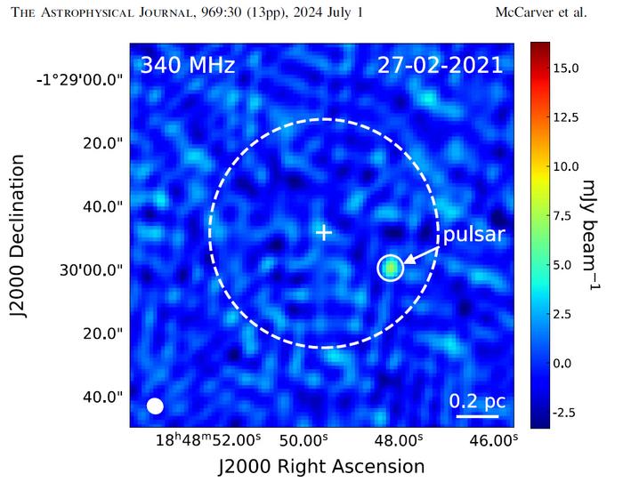 O pulsar GLIMPSE-C01 observado por um aglomerado muito grande em 27 de fevereiro de 2021